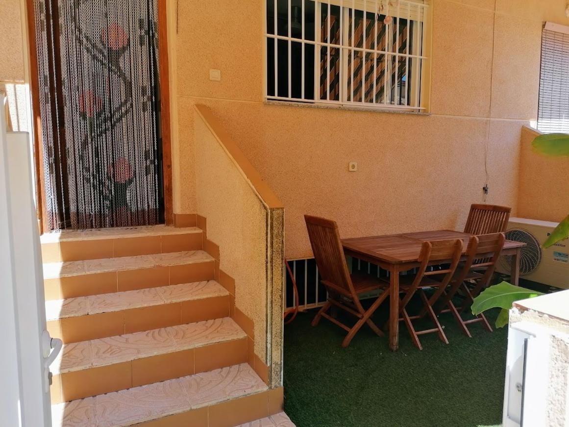Magnificent 3 Bedroom House Close To The Beach With Community Swimming Pool サンタ・ポラ エクステリア 写真