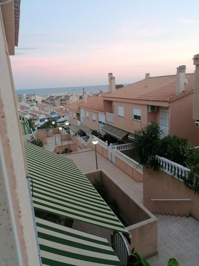 Magnificent 3 Bedroom House Close To The Beach With Community Swimming Pool サンタ・ポラ エクステリア 写真